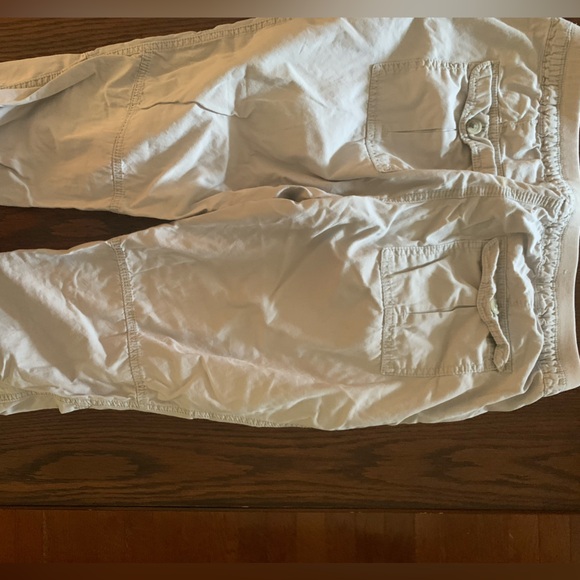 Women’s capris old navy size large Cream color - Picture 4 of 4